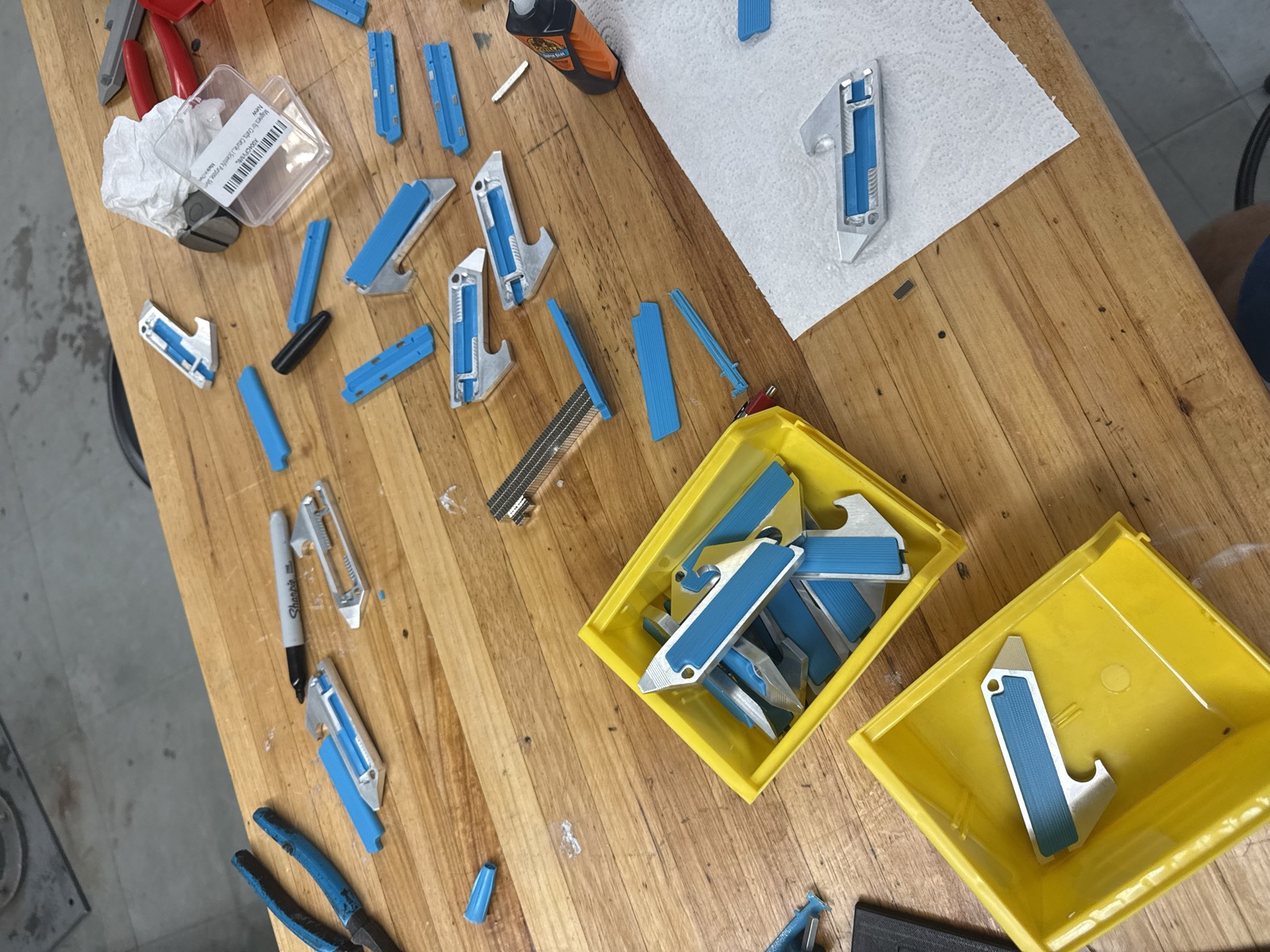 Assembly workbench with bodies, PETG scales, and bits